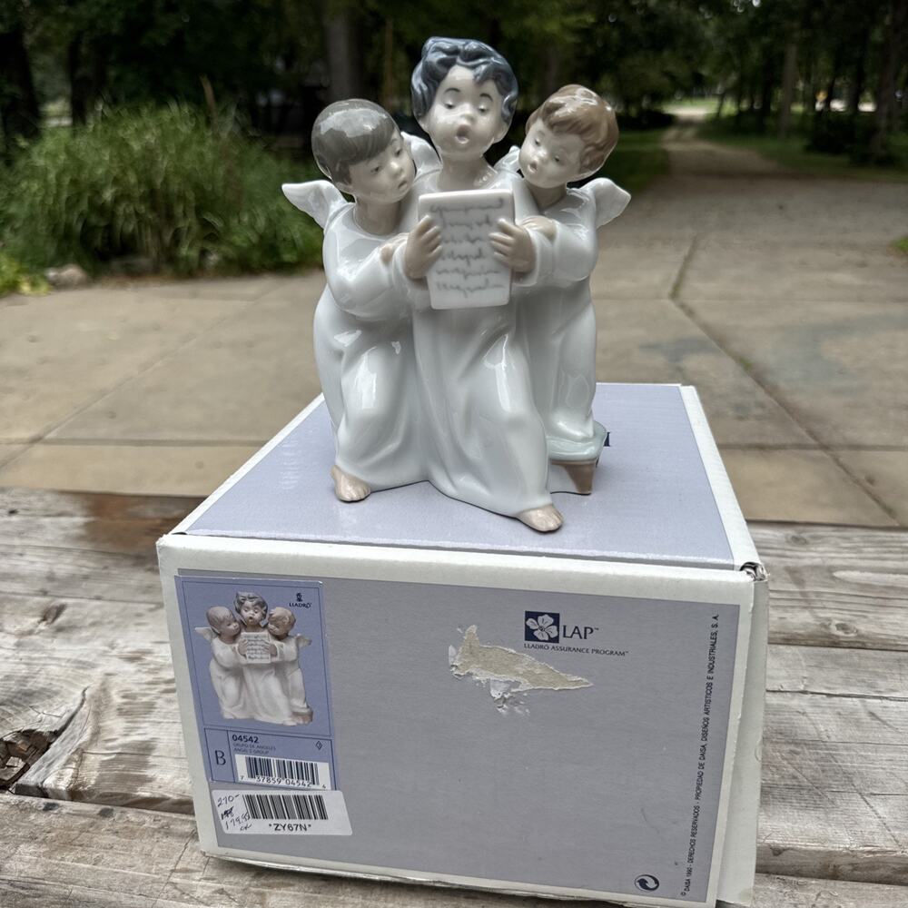 Vintage LLADRO # 4542 Porcelain Figurine Three Angel Choir Boys Singing 1977